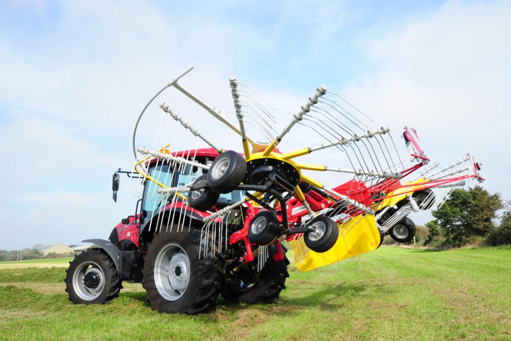 The Farmall 85A is ideally suited to lighter duties on grassland farms