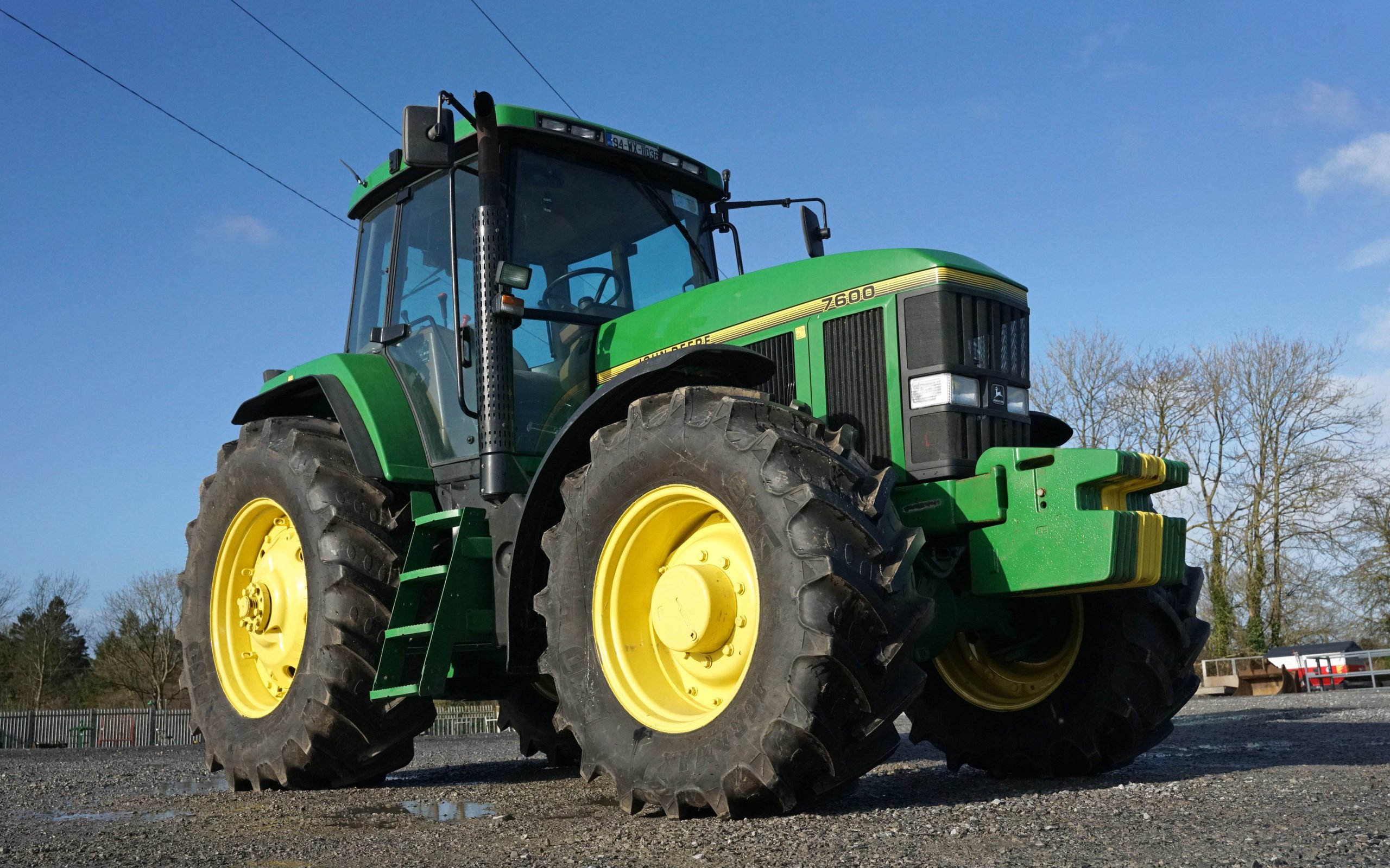 Offering an intended 130hp, this John Deere 7600 has 10,000 hours showing but still looks in fine fettle
