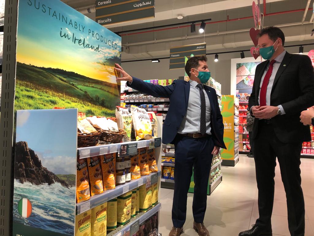 Kieran Fitzgerald, Bord Bia showing Minister Charlie McConalogue the Irish produce on offer at Spinneys in Dubai