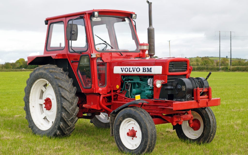 Like its forerunners, this ex army Volvo BM 650 from Sweden has no lift linkage, just a NATO coupling and live PTO