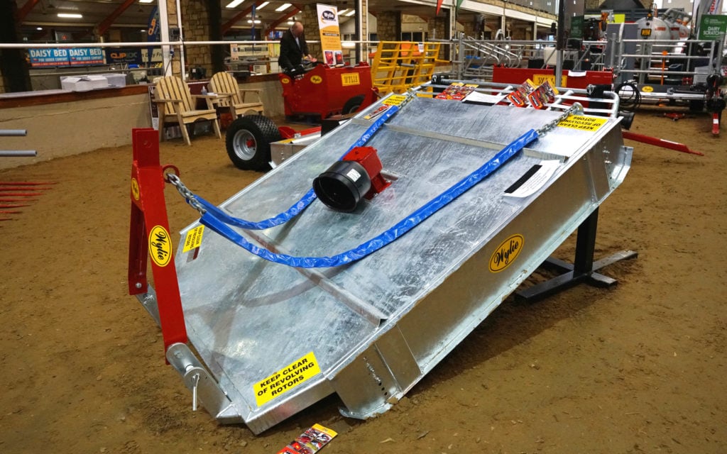 This six-foot topper from R. Wylie engineering has eight blades mounted on four arms to give a fine mulching effect