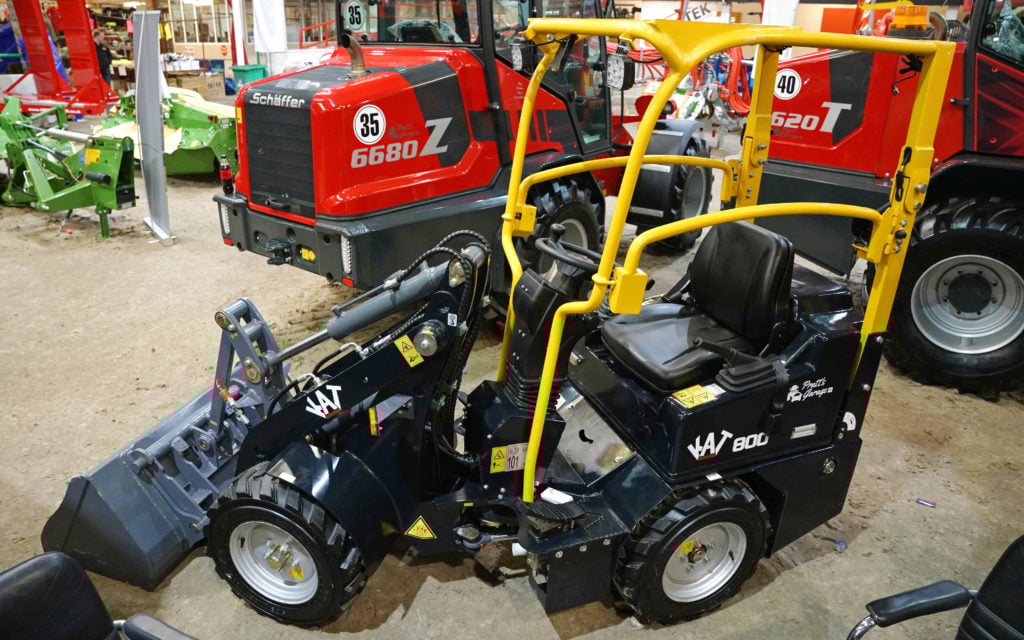 With an overall width of one metre and a Kubota diesel engine, the Kat 800 is designed to work in confined spaces