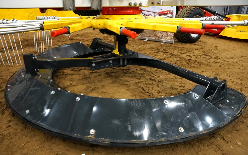 Made of hard wearing plastic, the Flowtast skid helps support the weight of the rotor on soft ground