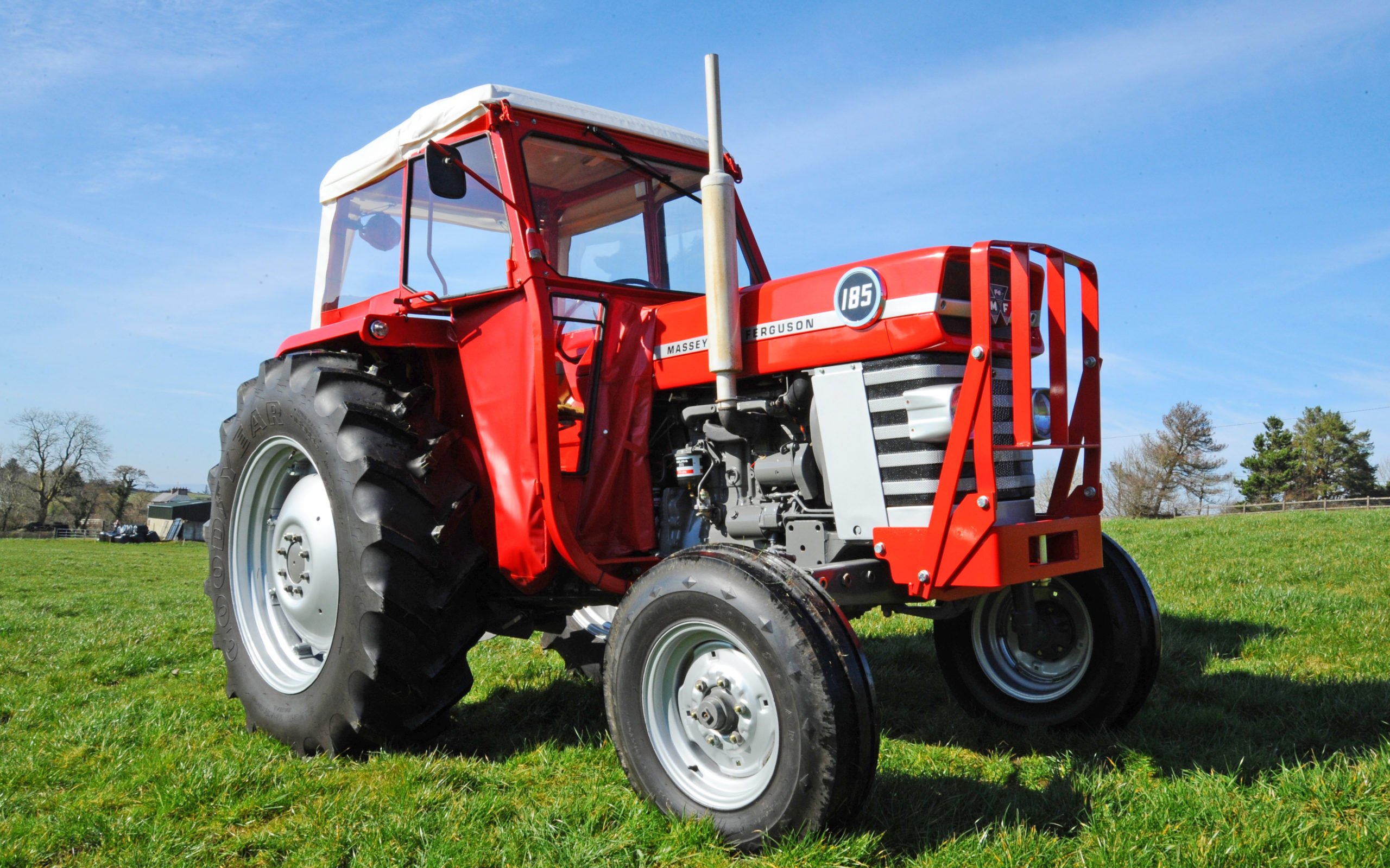 The MF 185 came to the market in 1971 with 75hp
