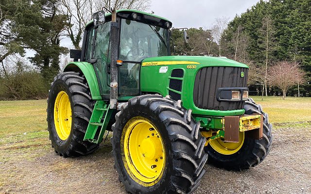 2010 John Deere 6830 4WD tractor, 140hp, 5122 hours showing on clock with all glass intact. Would be ideal for a mixer wagon
