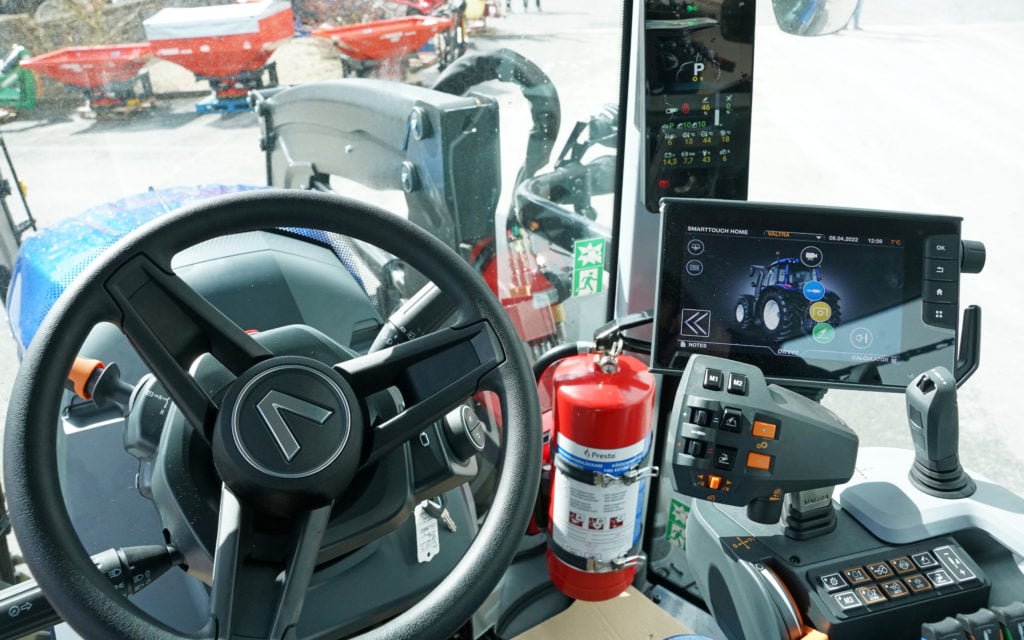 SmartTurn operates seamlessly with Valtra's digital control environment