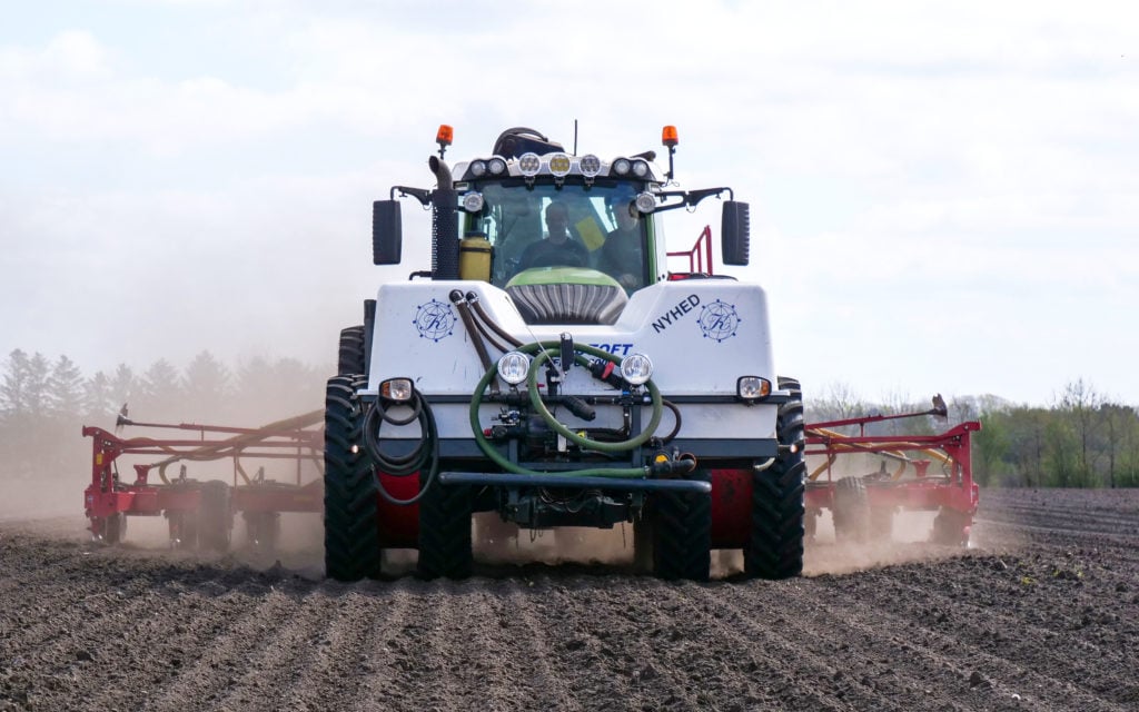 Four narrow VF tyres running between the rows while drilling maize