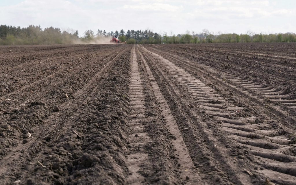 Broad LGP tyres run on the ground where the crop is to grow, but at a low surface pressure