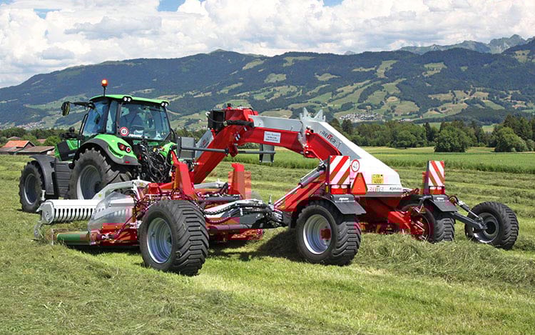 The Austrian company Reiter has been working on belt rakes since 2007