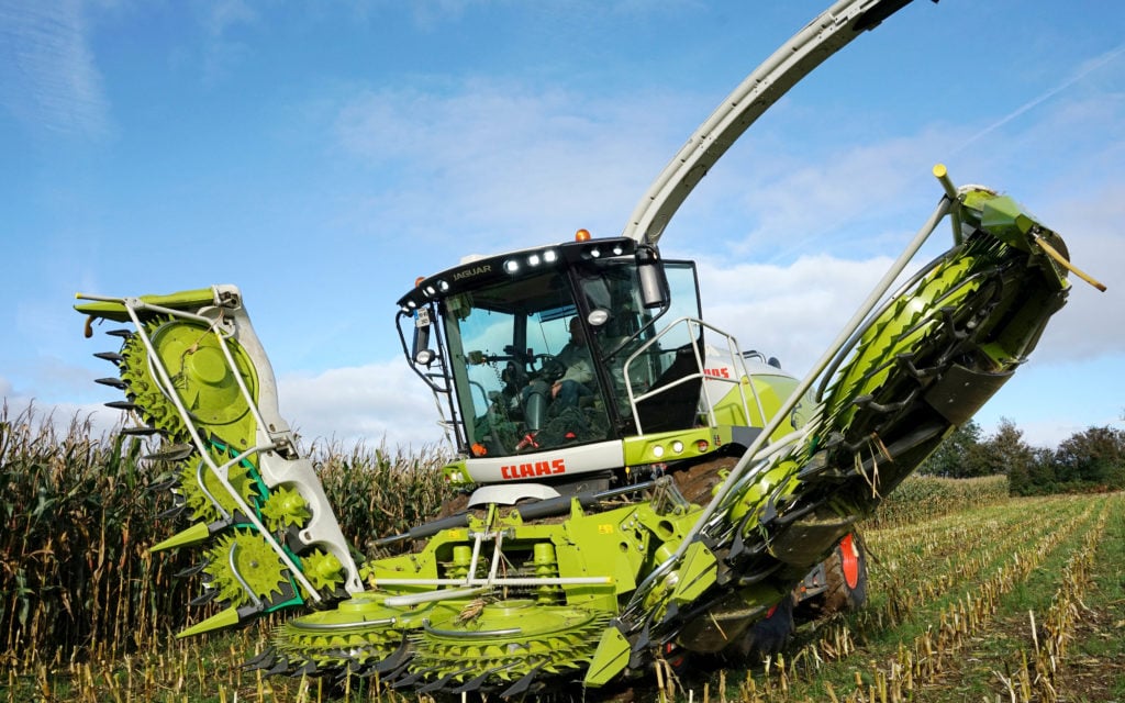 Maize headers are becoming ever larger and more sophisticated to meet with the abilities of larger harvesters