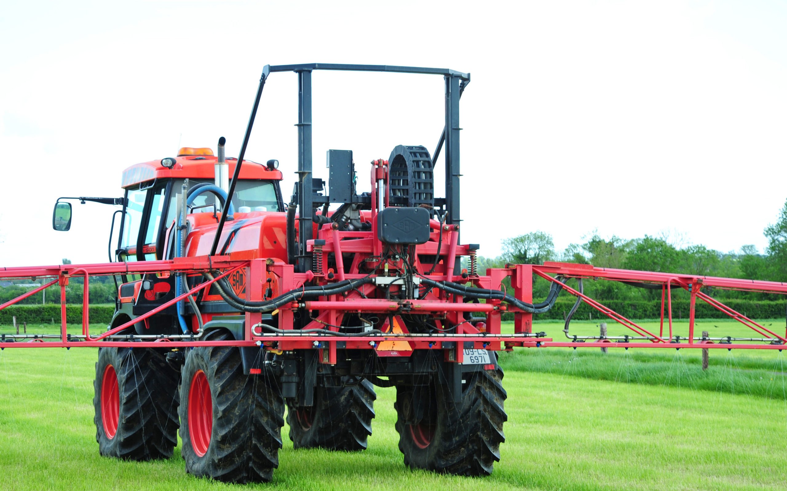 When in liquid format, compound fertiliser is spread in the correct ratio across the width of the boom