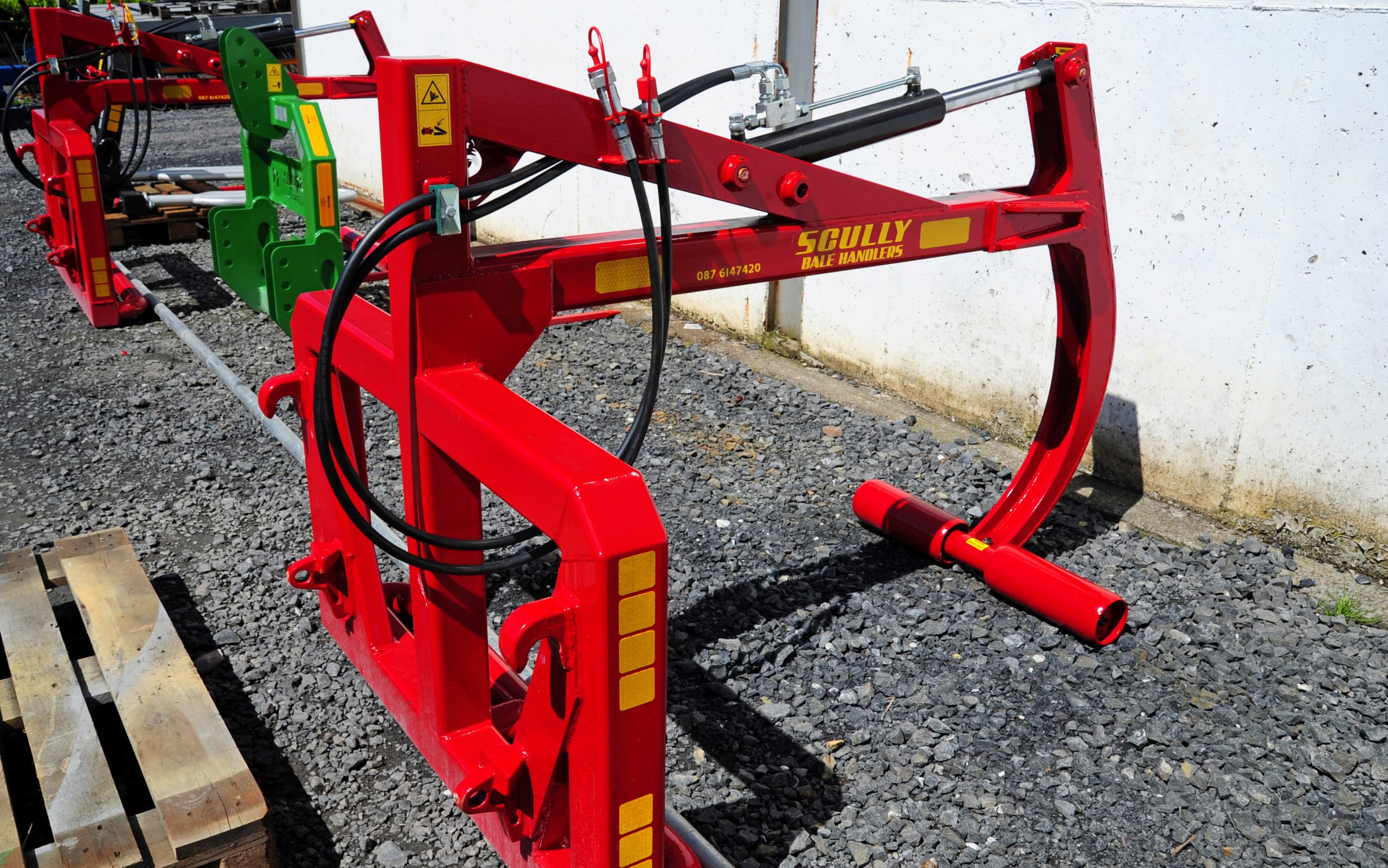Practical experience of moving bales on the family farm led to the design of the overreach handler