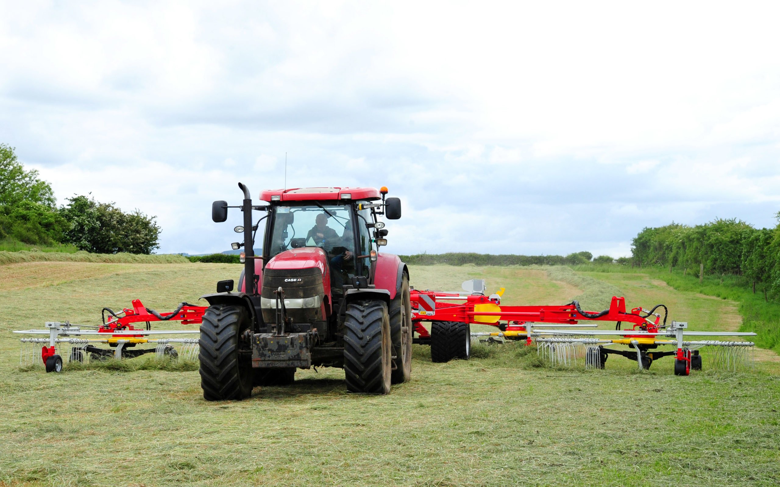 Effortless raking with 230hp to hand, although it's as much about tractor mass to handle a large machine  as it is available power