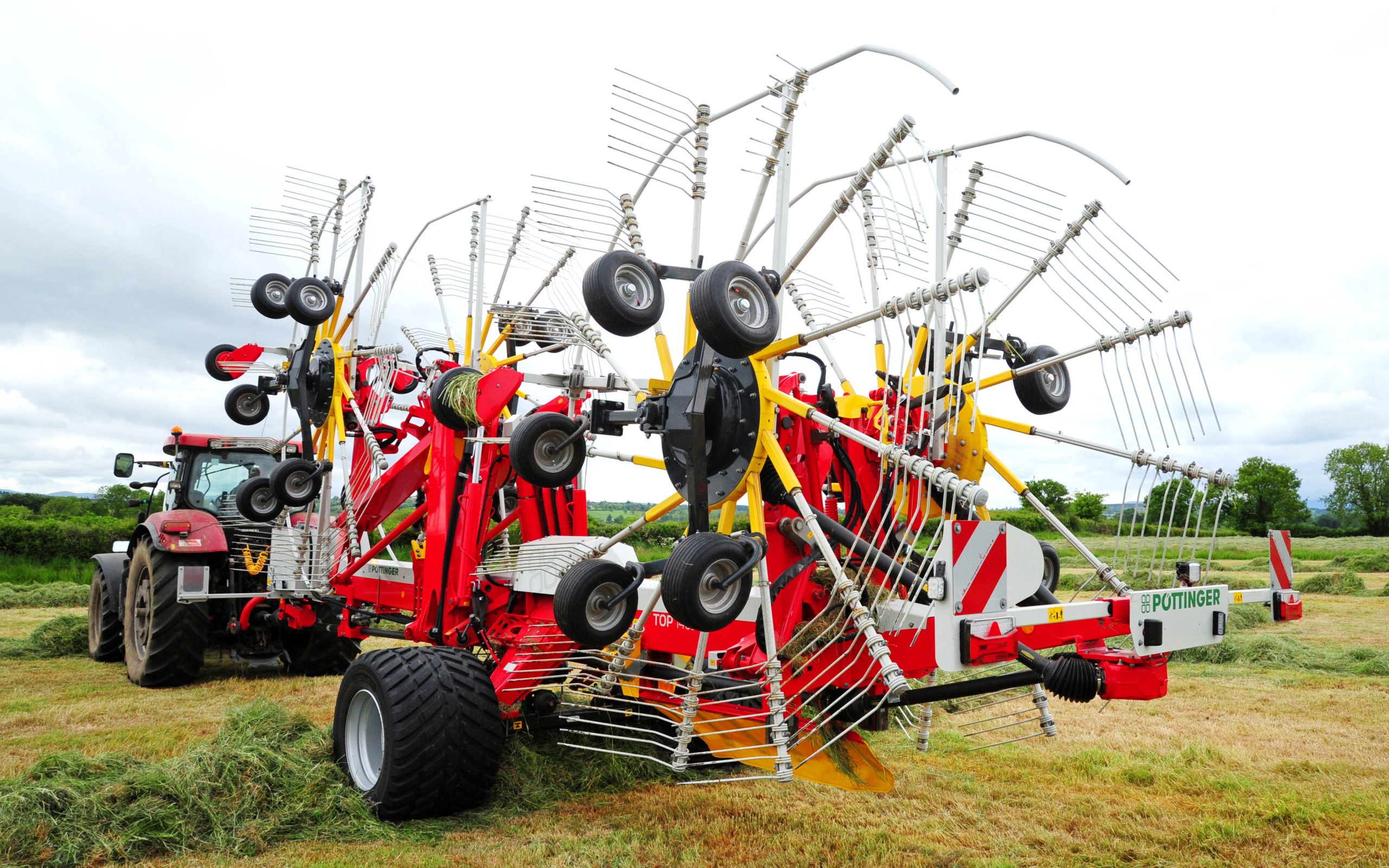 It is less than 4m high in transport without the need to remove tine arms