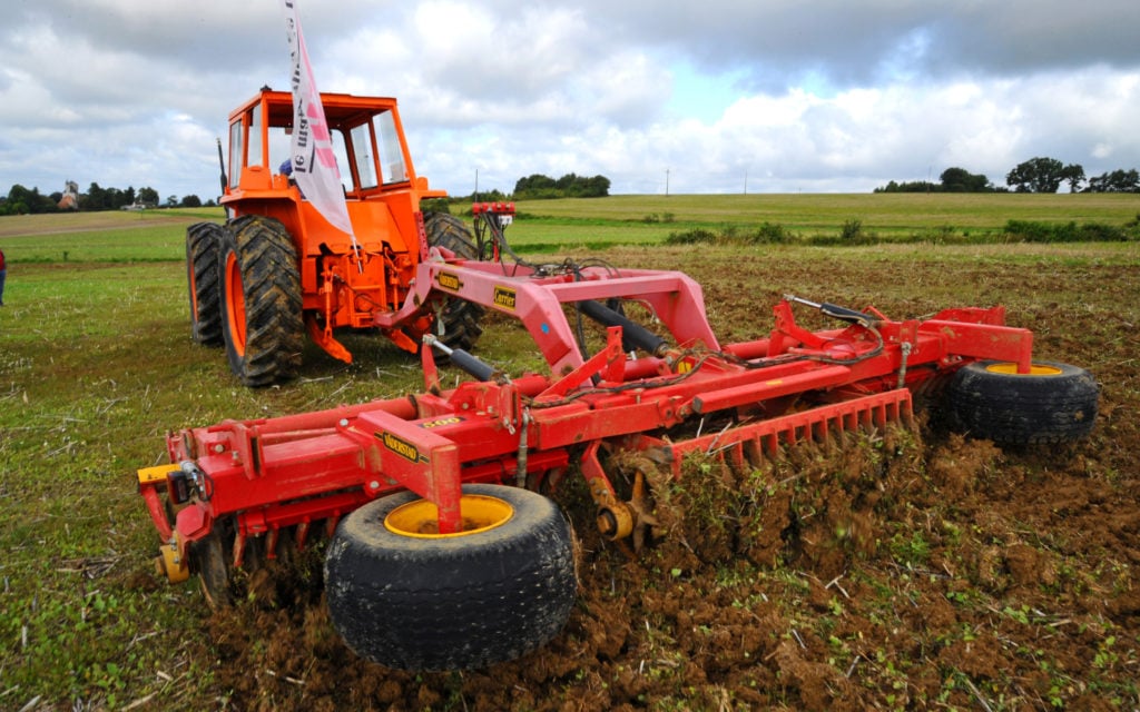 Implements large enough to cope with the extra power provided by Tandem tractors had to be specially built