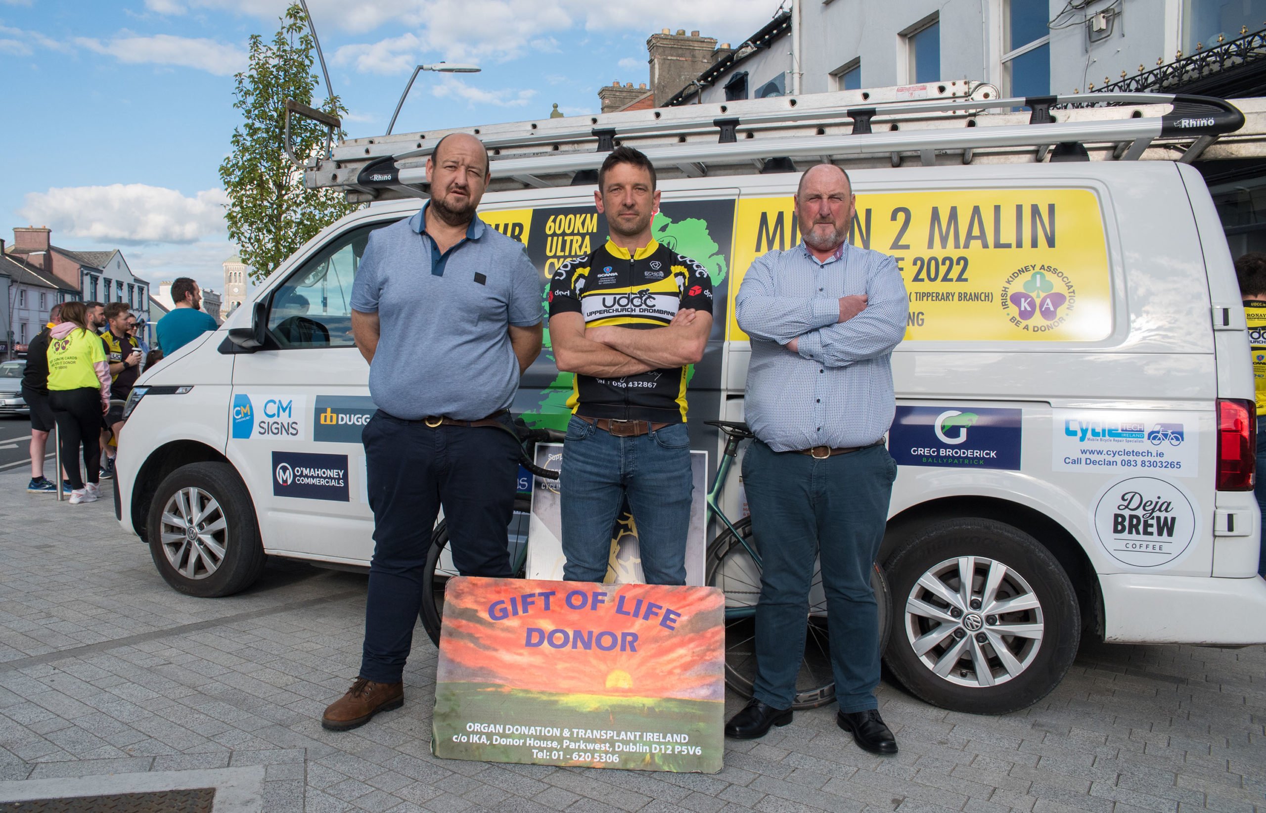 Challenge cyclist Francis Hogan (centre) with John Cleary (left) who is currently receiving dialysis treatment and Liam Cleary (right) who recently underwent a kidney transplant