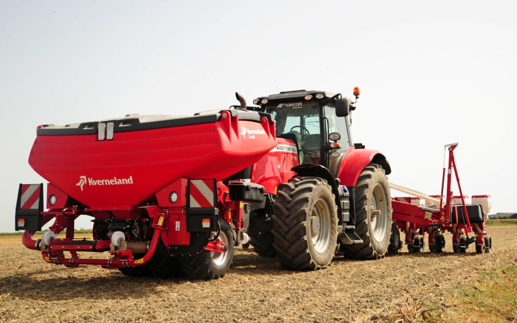 The hopper comes complete with front packer wheels to aid weight distribution