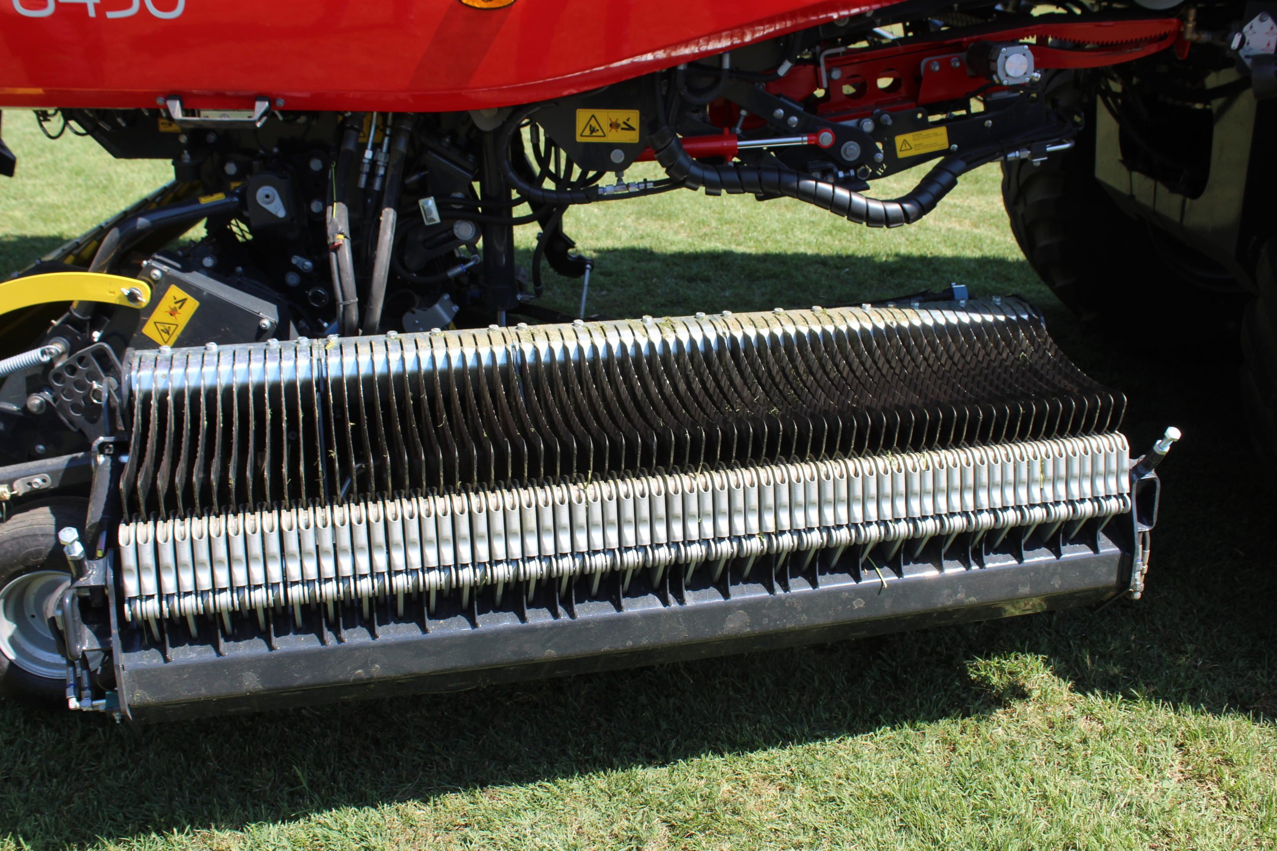 The full arrangement of cutting knives on a JUMBO 8000 forage wagon