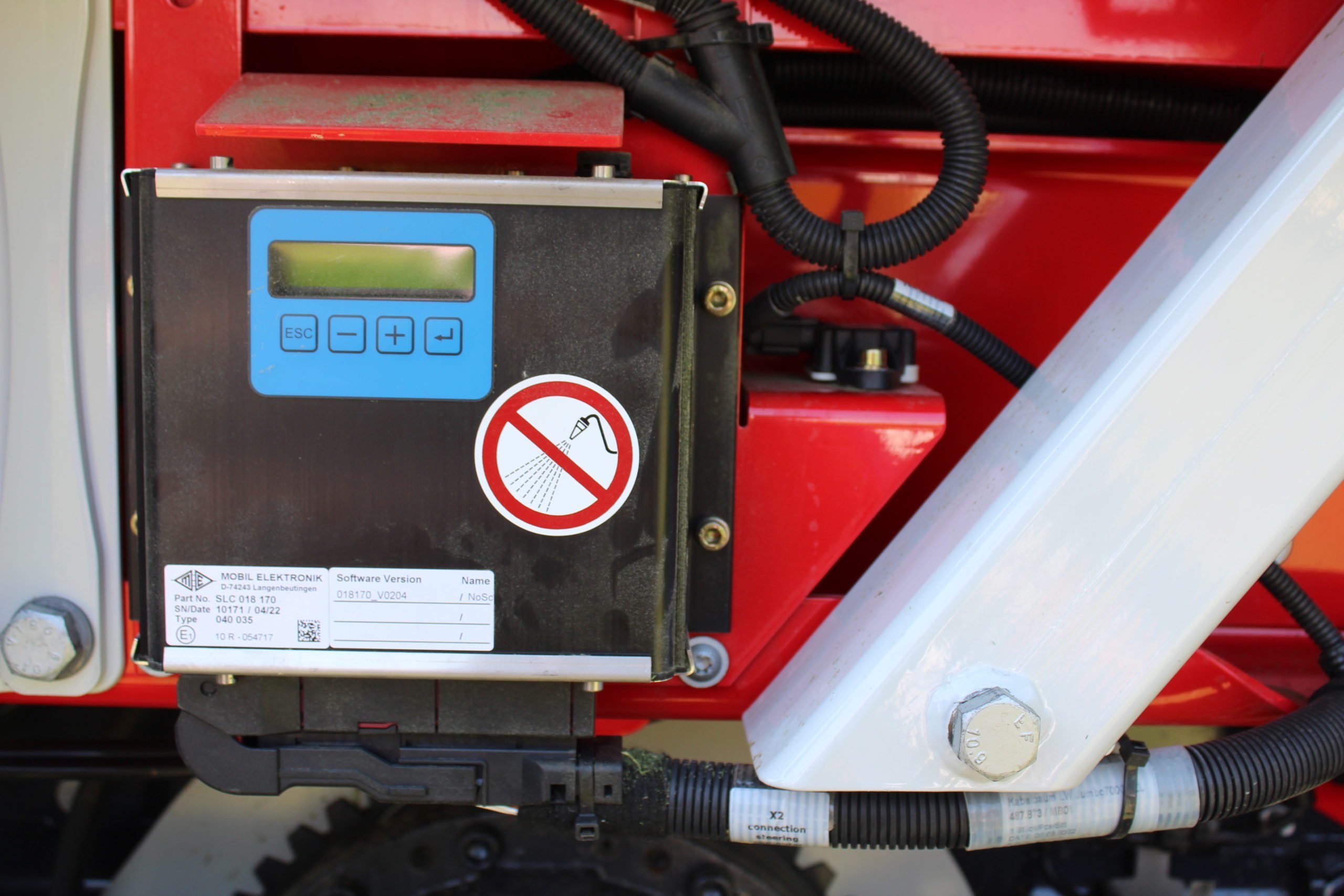 The 'nerve centre' of the new steering system on a JUMBO 8000 forage wagon