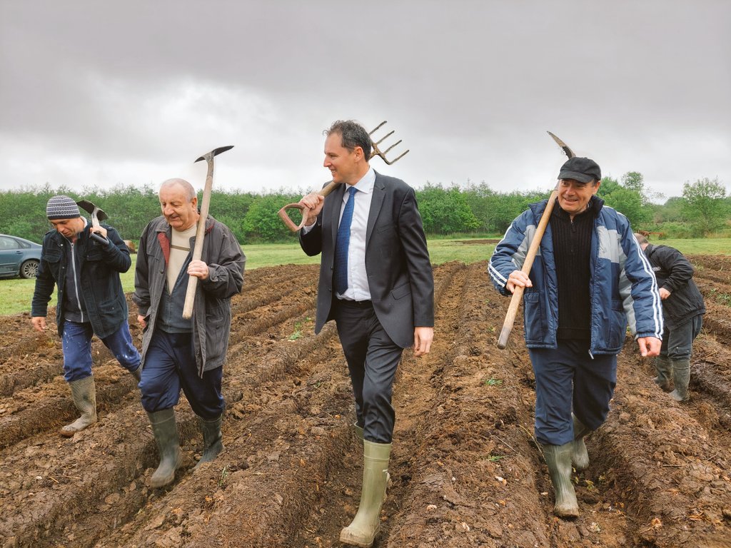 Minister walks the land with Ukrainian visitors. L-R: Yuki Kopiltsir; Basyl Dmyteykio; Minster Charlie McConalogue and Sergii Myrzin