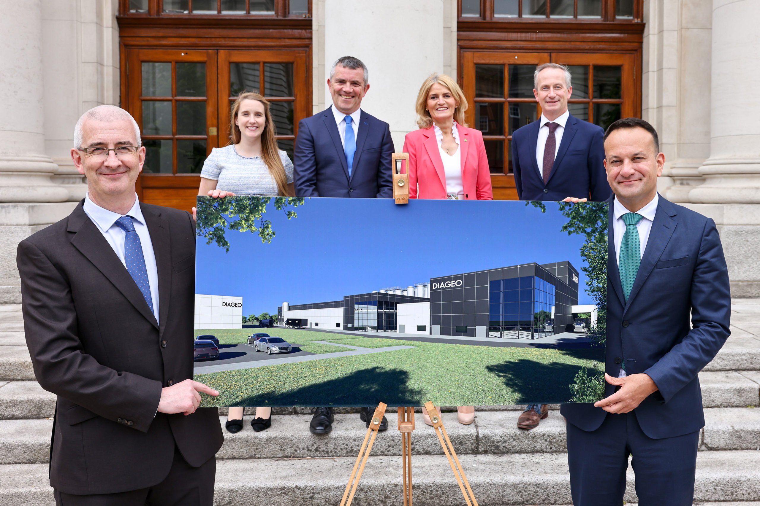 Colin O’Brien, category head – global beer supply, Diageo; Ellen McGrane, brewing and fermentation Day manager, Diageo; Aidan Crowe, beer operations director, Diageo Ireland; Mary Buckley, executive director IDA Ireland; Leo Clancy, CEO of Enterprise Ireland; An Tánaiste Leo Varadkar. Image: Marc O'Sullivan