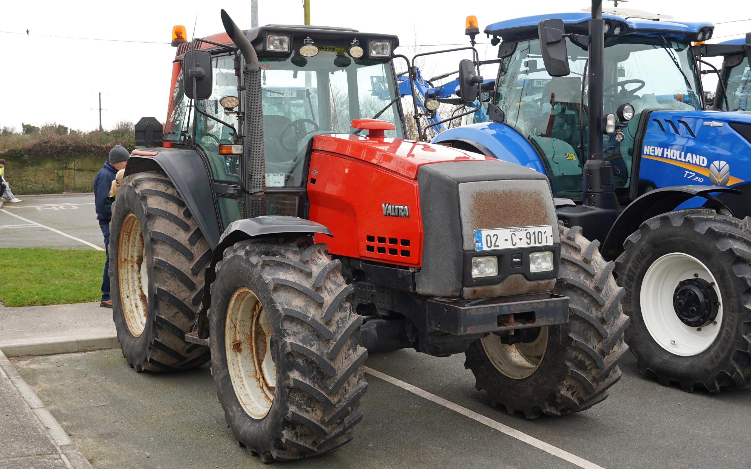 The Valtra 8150 is designed to have the weight of the engine sitting above the front axle
