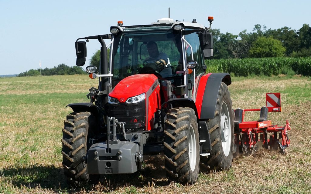 The MF 5M 135 packs 135hp and still retains a sloping bonnet for good forward vision