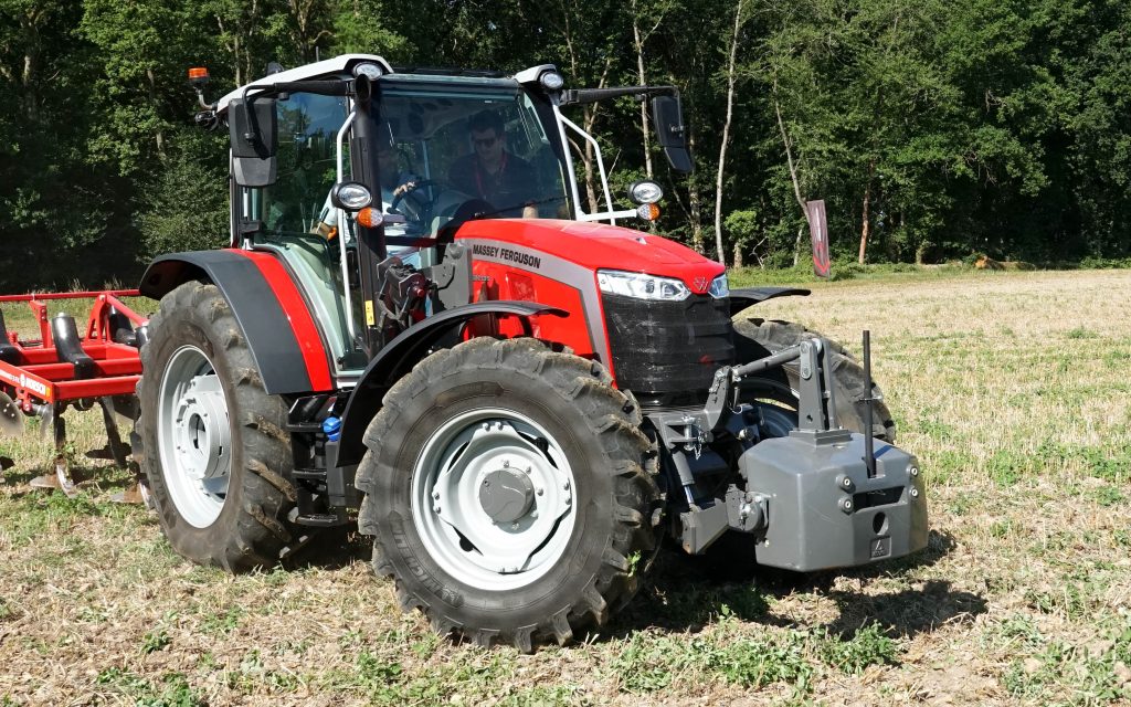 Although well-ballasted at the front, the long wheelbase 5m still felt light on the steering at the headlands