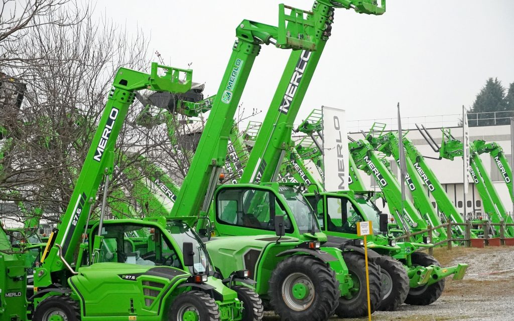The John Deere 710 had a 50hp Dubuque-made engine but retained the Lanz ten speed gearbox