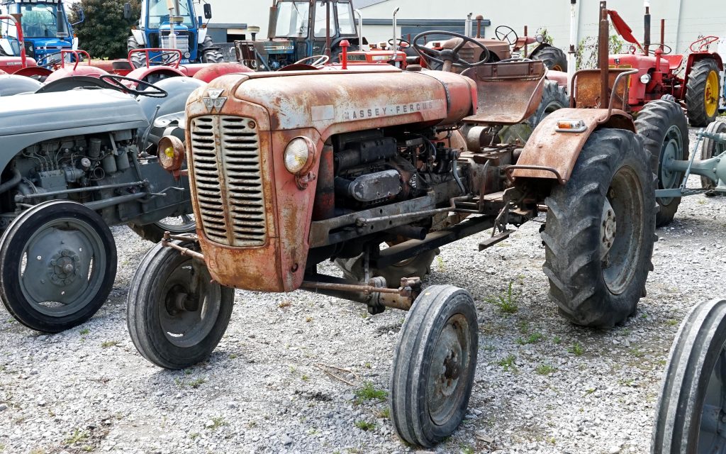 The Massey Ferguson 821 was produced in the company's other French factory at Marquette-Les-Lille, 200km north of Beauvais