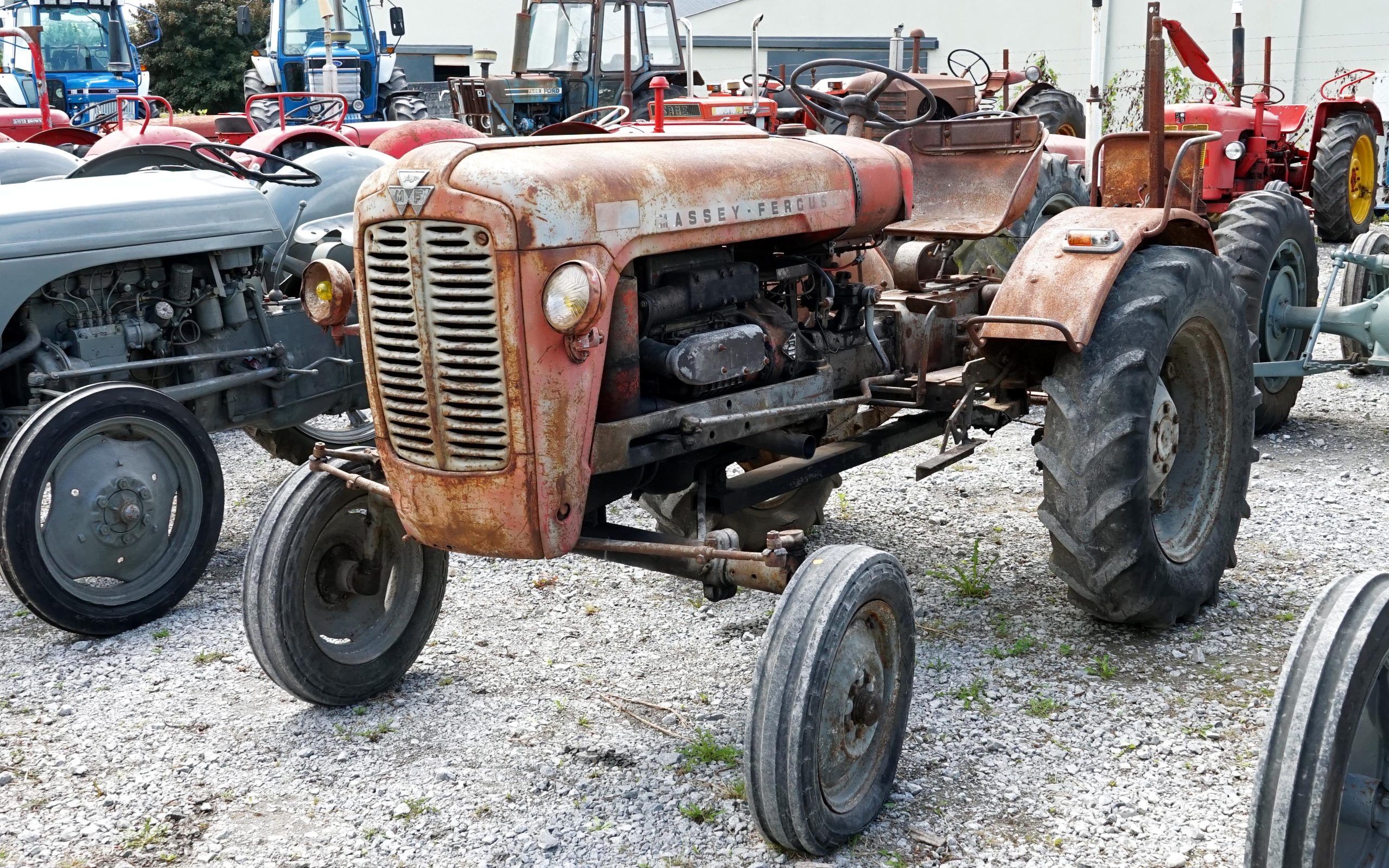 The Massey Ferguson 821 was produced in the company's other French factory at Marquette-Les-Lille, 200km north of Beauvais