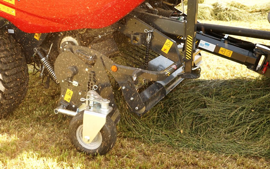 The 2.3m pick-up feeds a 520mm rotor with a blockage detection system that is claimed to react quicker than a human operator to stop the baler