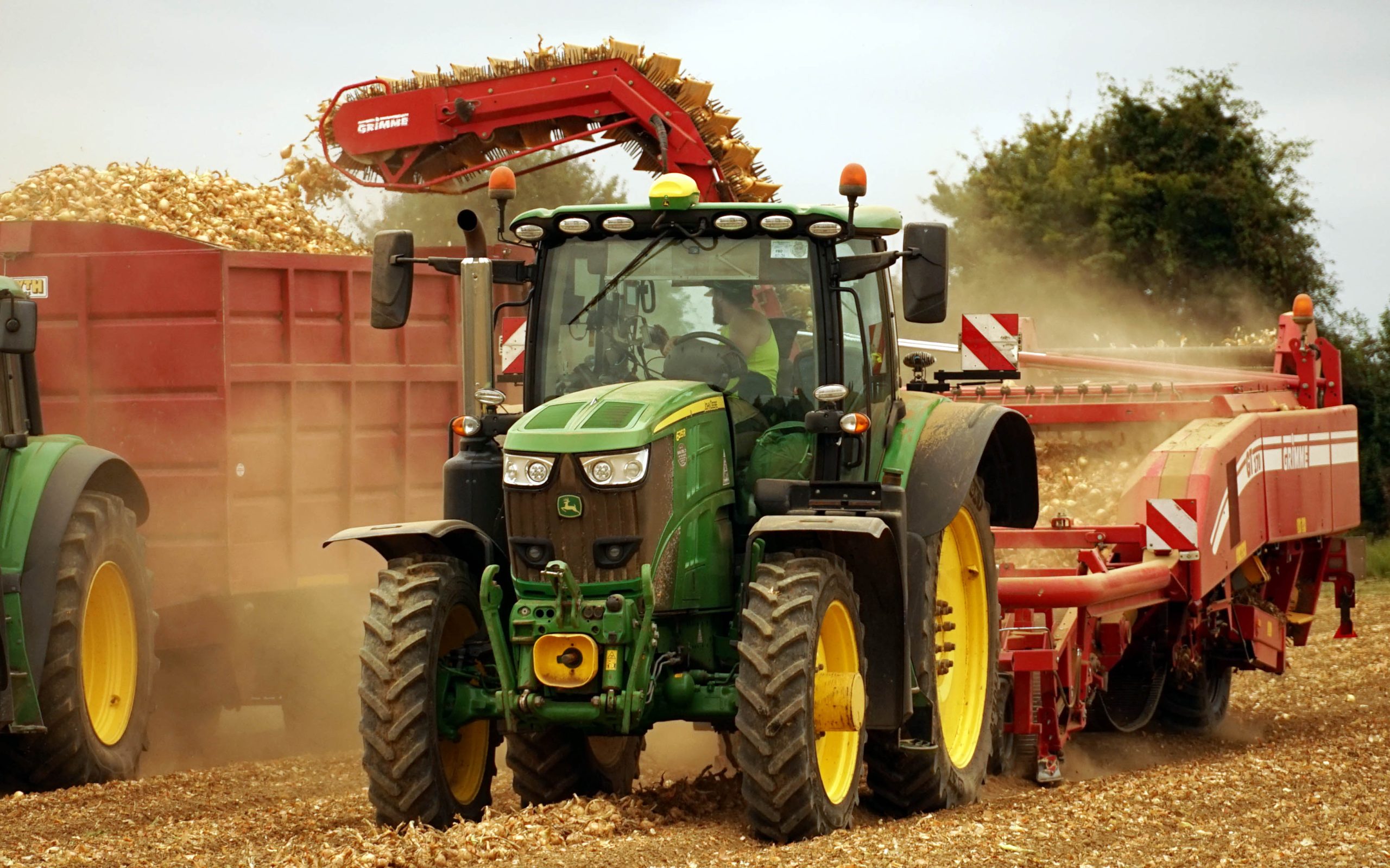 Castlecor Potatoes operates a fleet of 14 tractors, 13 of which are John Deere with one Fendt