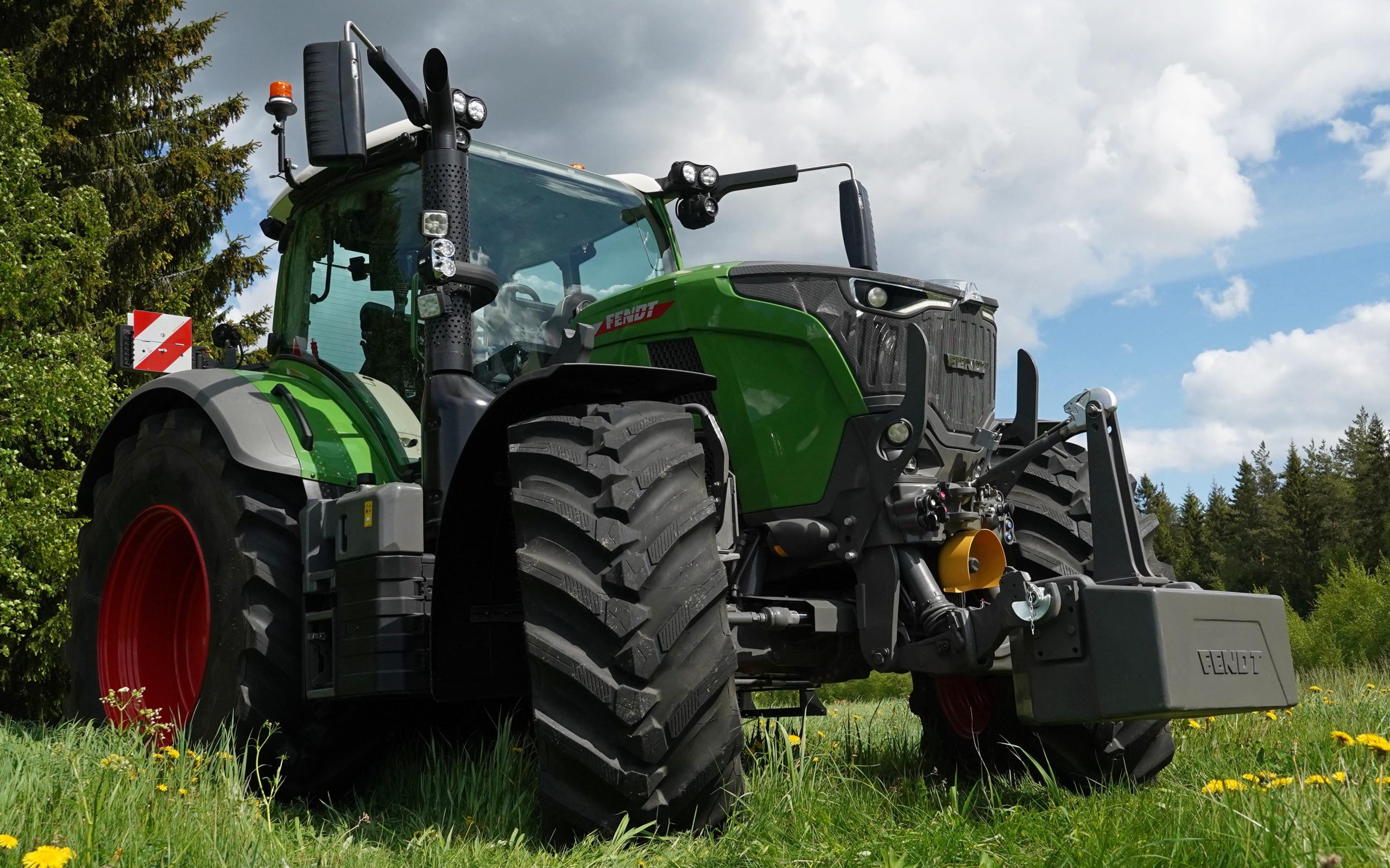 The Fendt 728 Vario on Soil King VFs gave a steady ride with only a hint of vagueness at the recommended pressure for road use