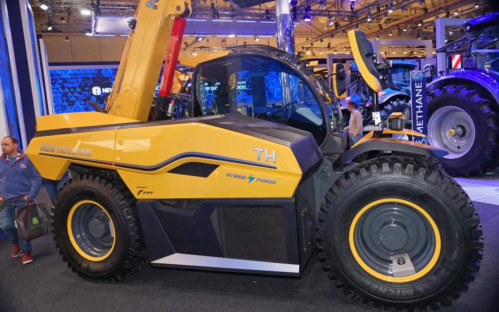 The New Holland loader is powered by by an LNG-fuelled engine with battery pack