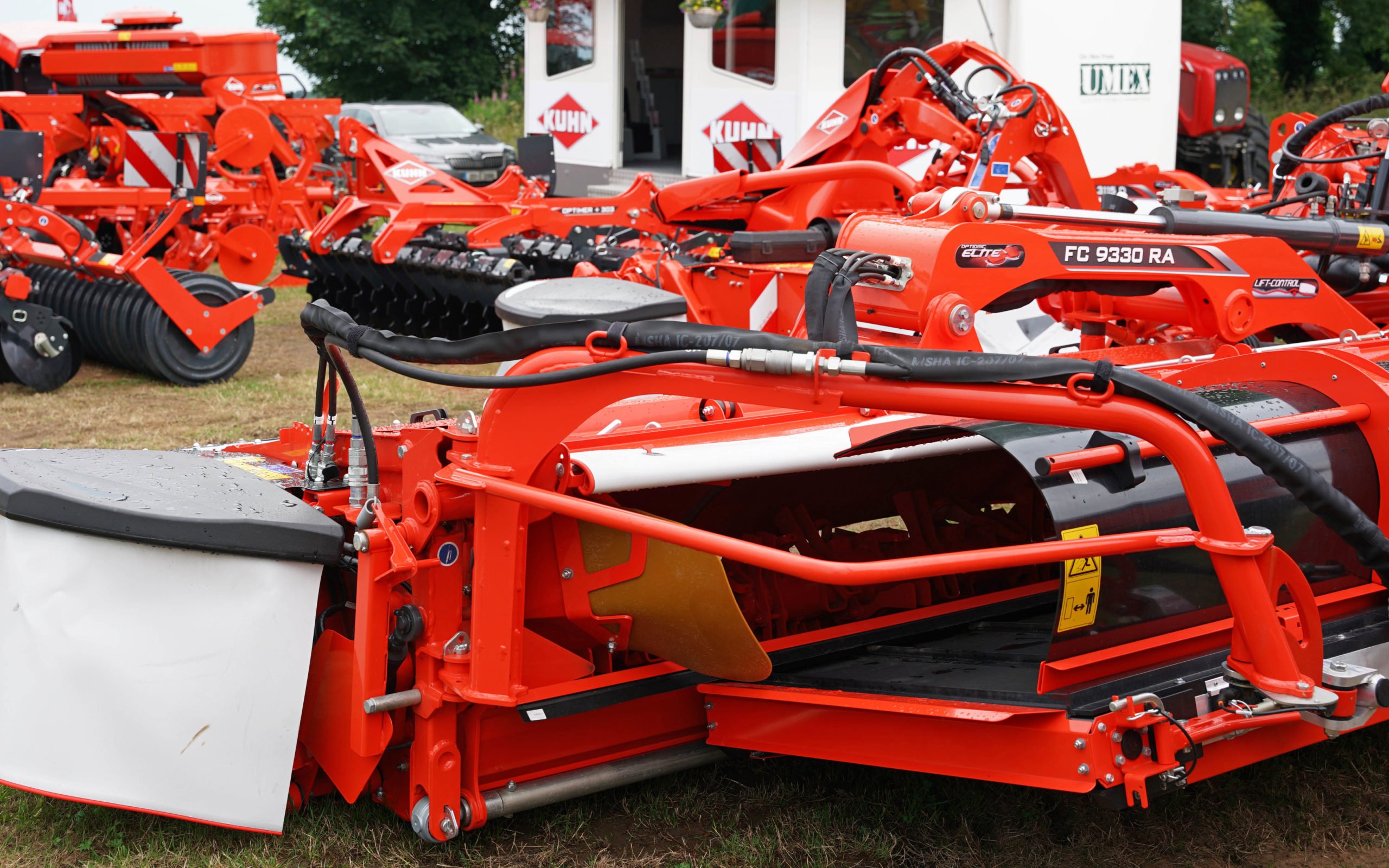 Swath width can be easily adjusted from cab by ISOBUS control screen or joystick