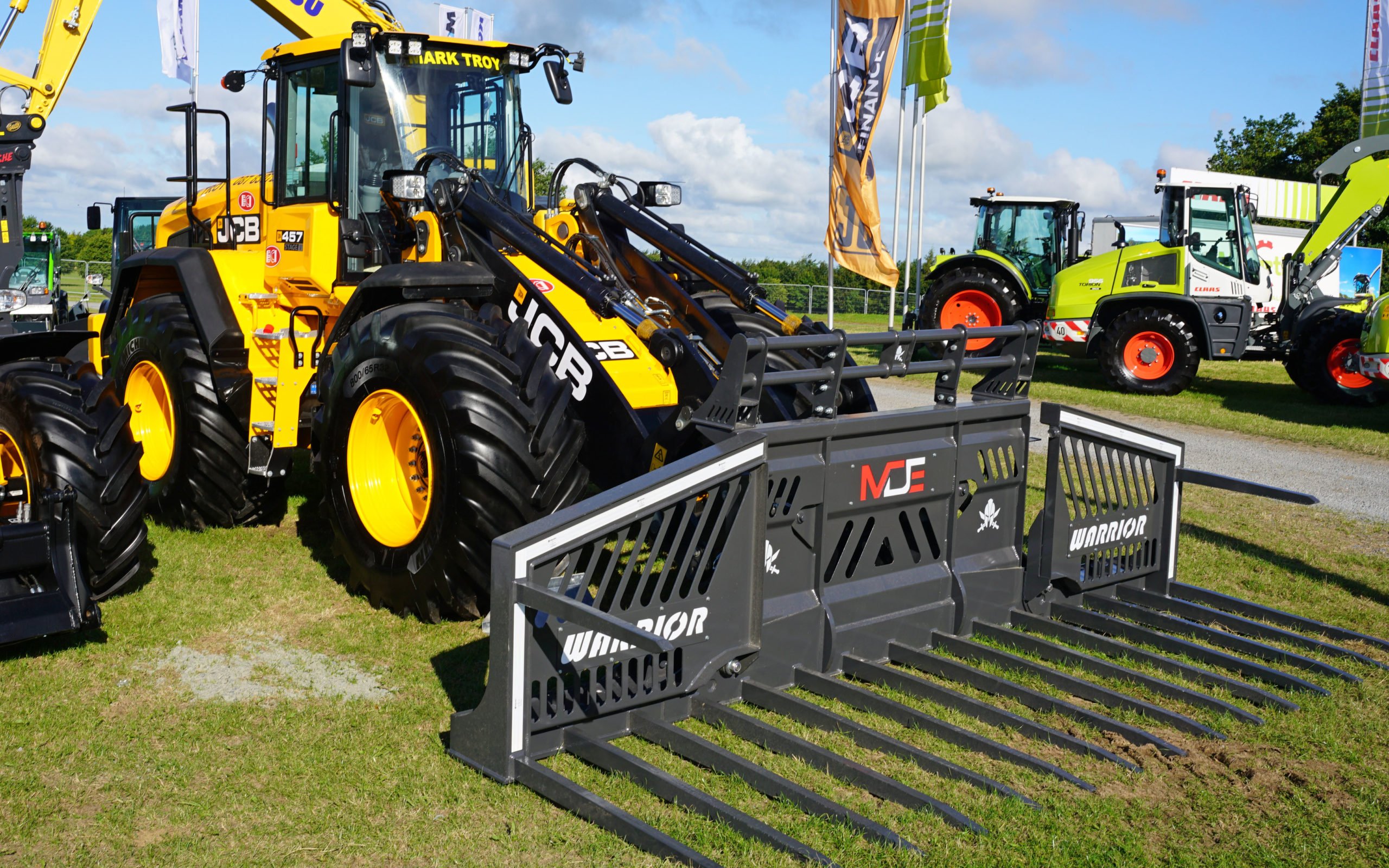 The biggest JCB loader yet comes properly equipped for farm work
