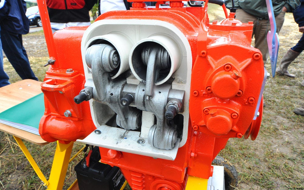 Large rocker arms on the MAP DR3 transmit the power to a central crankshaft