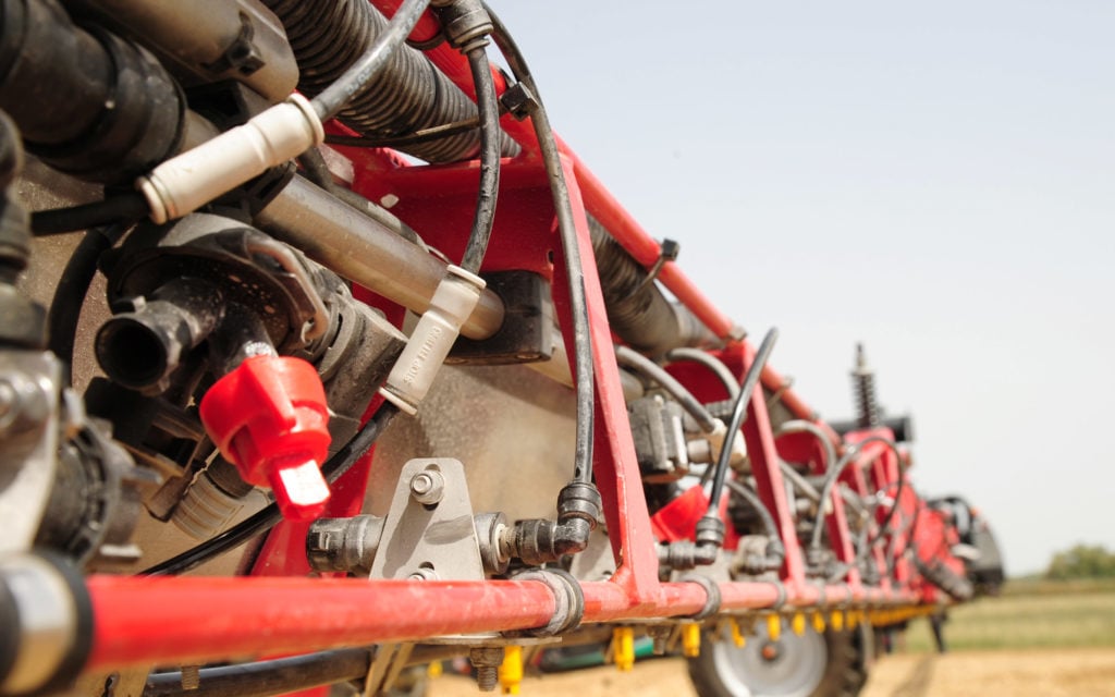 With nozzles at 25cm and 50cm, the boom becomes a crowded place