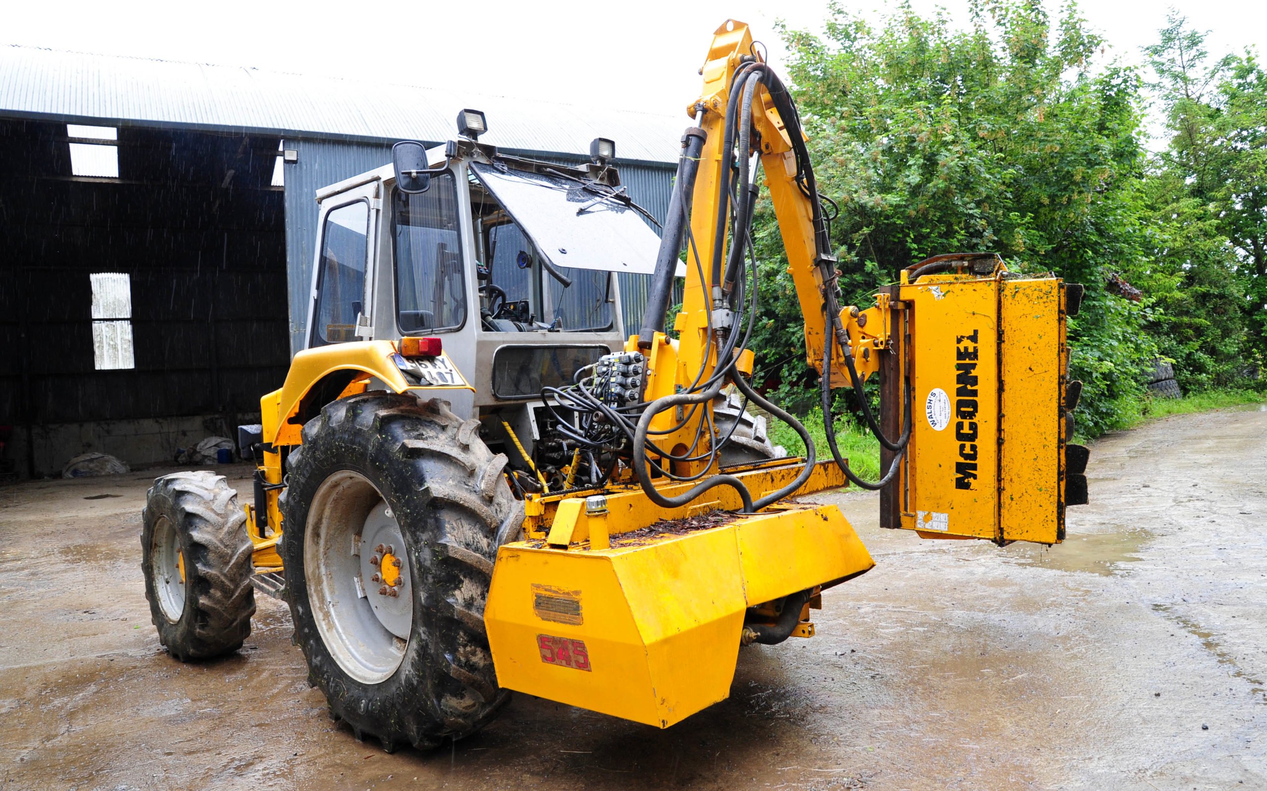 Gareth saw great potential in the reverse drive Moffett as a dedicated hedge cutter