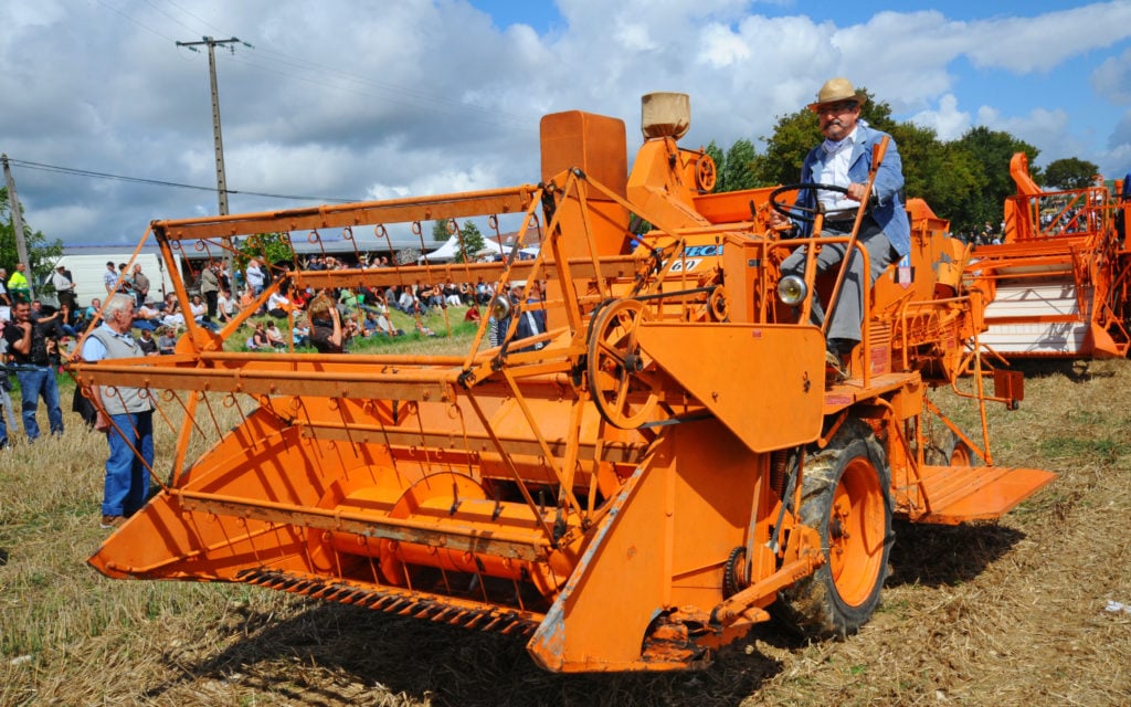 Someca Puzenat imported Laverda combines from Italy and sold them in Someca colours
