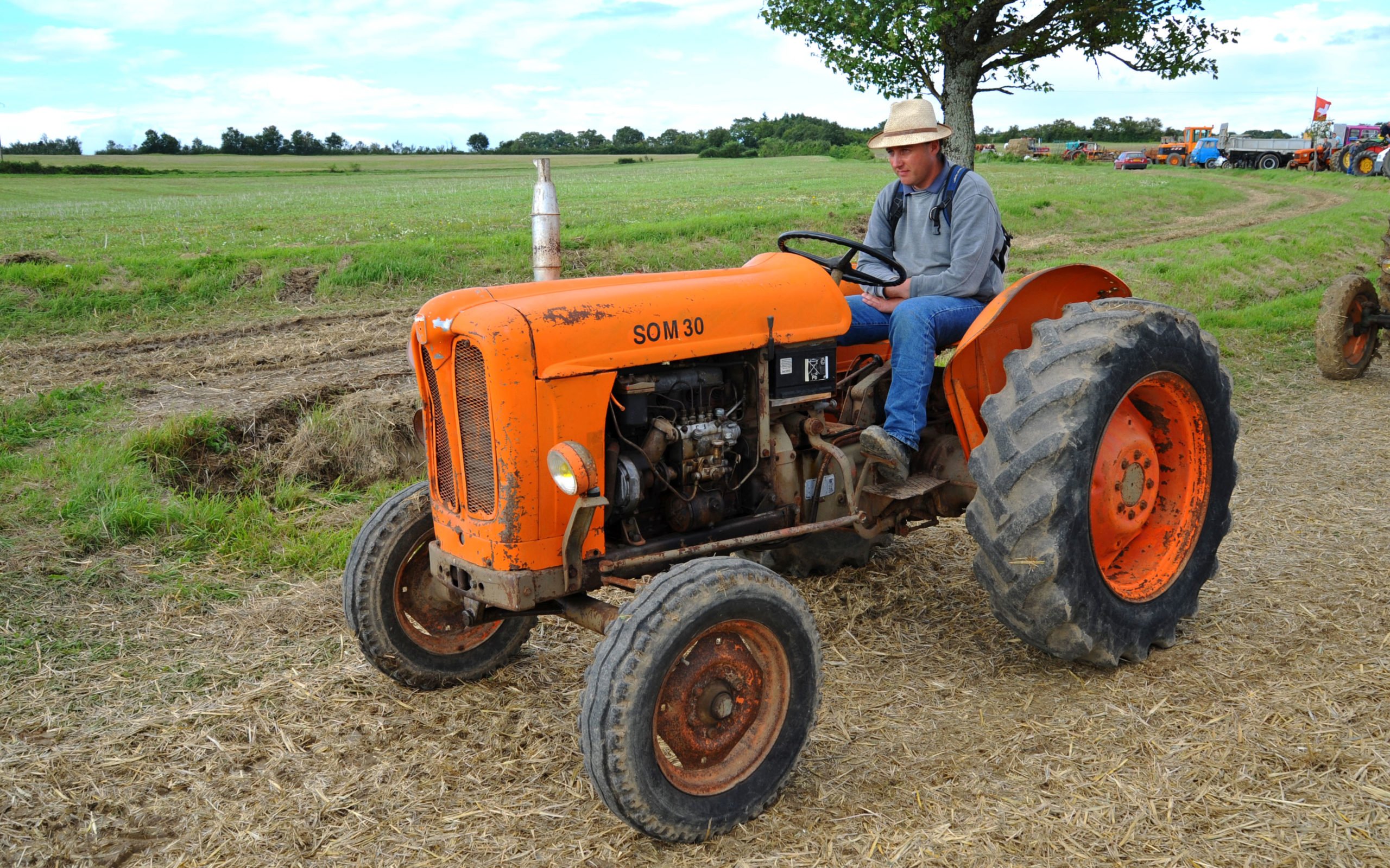 Early  Someca tractors were powered by an engine from the sister OM company which was better known for its trucks