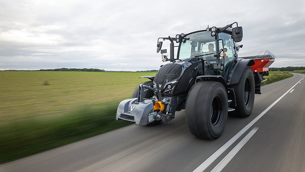 The optional front linkage has a 2,500kg lifting capacity