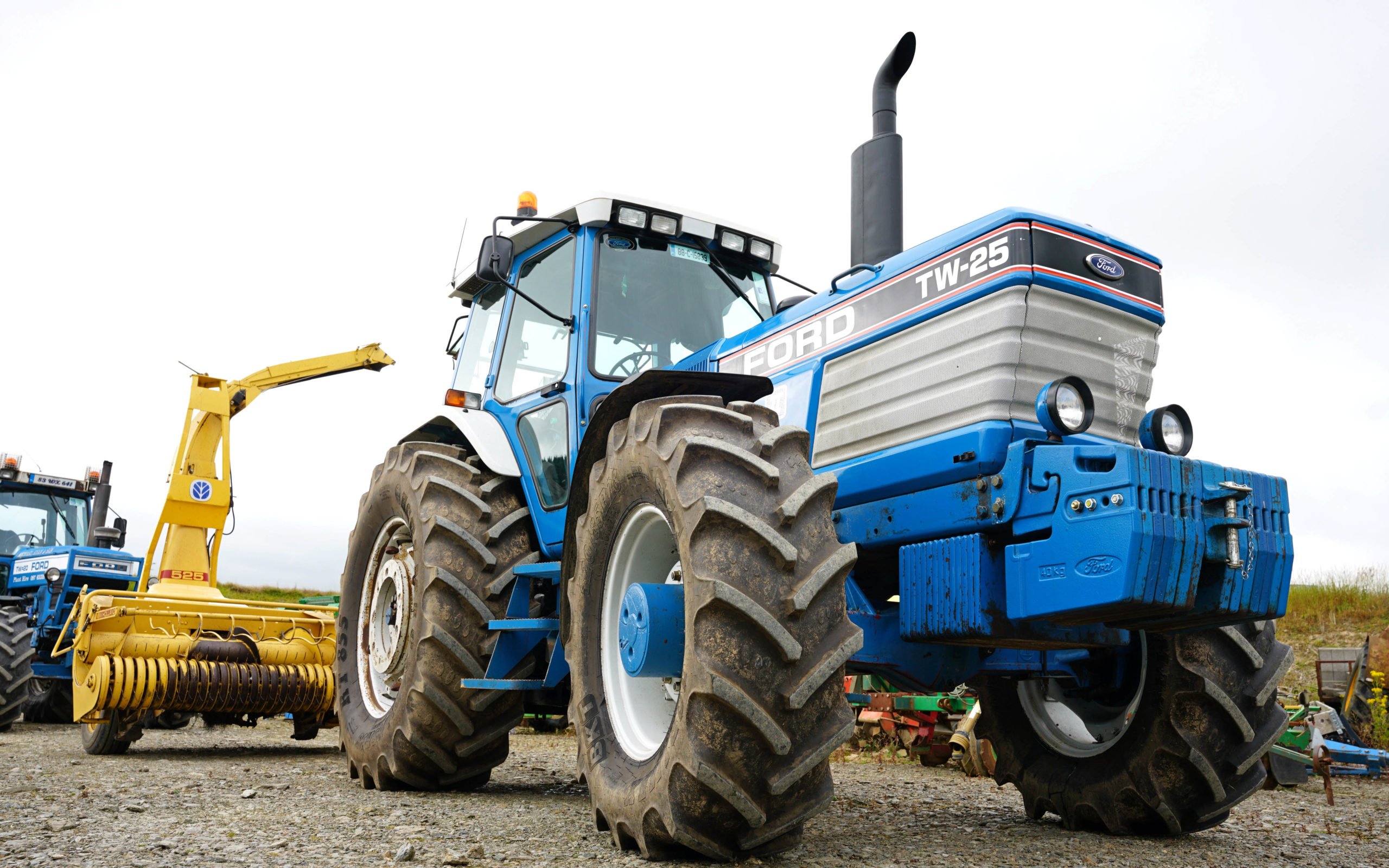 The New Holland 525 precision harvester follows the normal layout for this type of machine