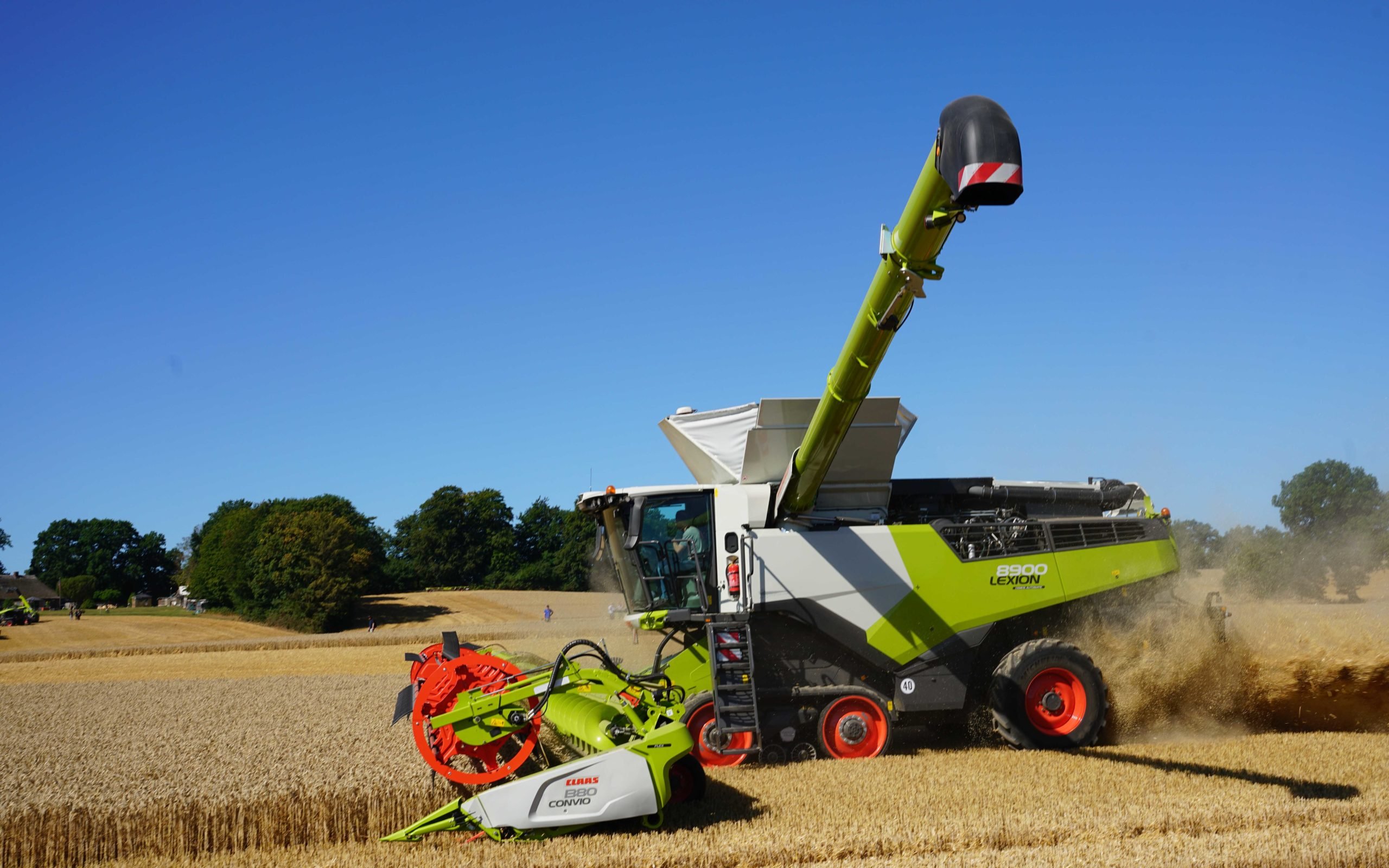 An optional swivel spout is available to help control the unloading process