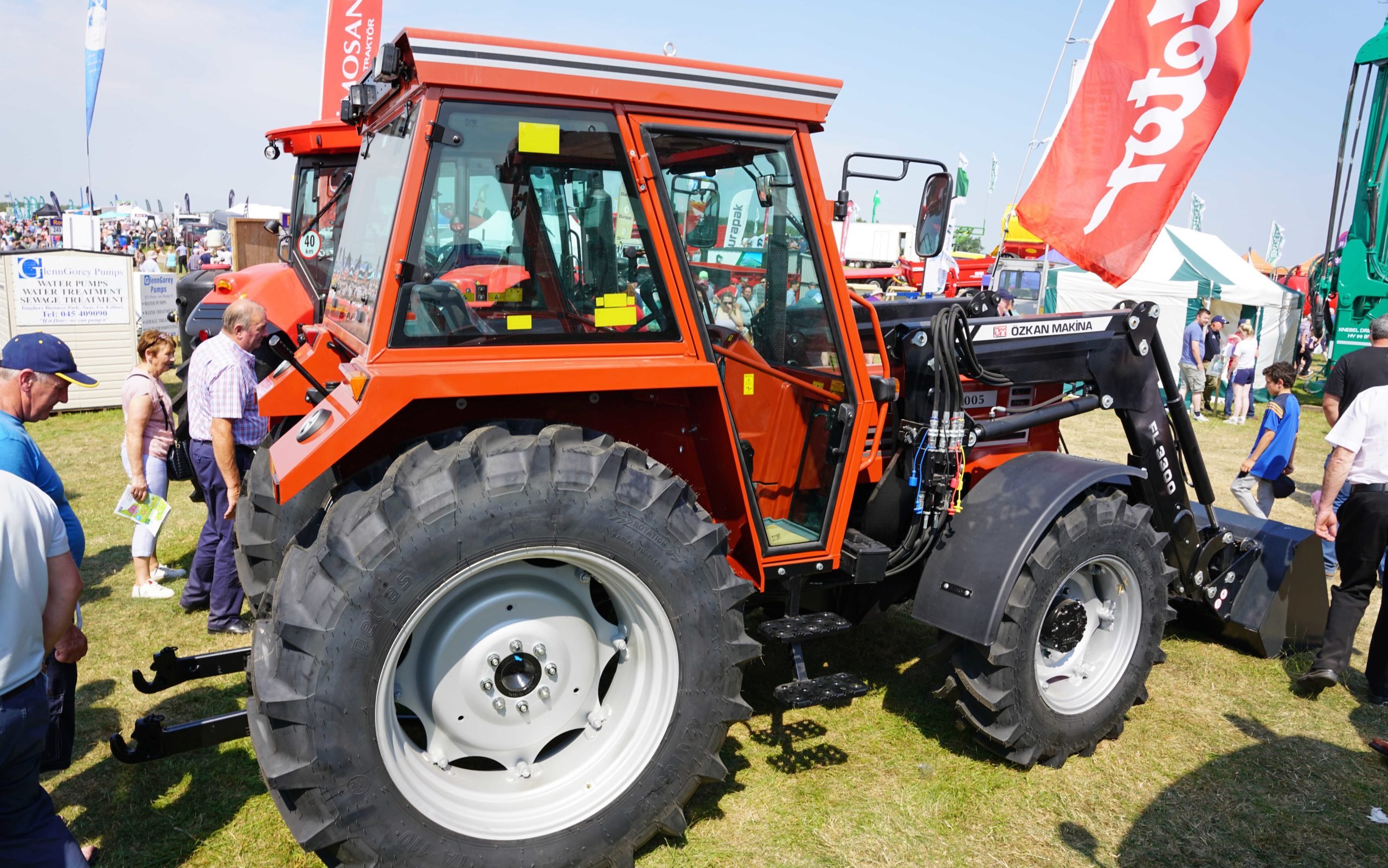 Yours for just €52,000 including VAT, the Tumosan 8005 offers 105hp plus 4WD