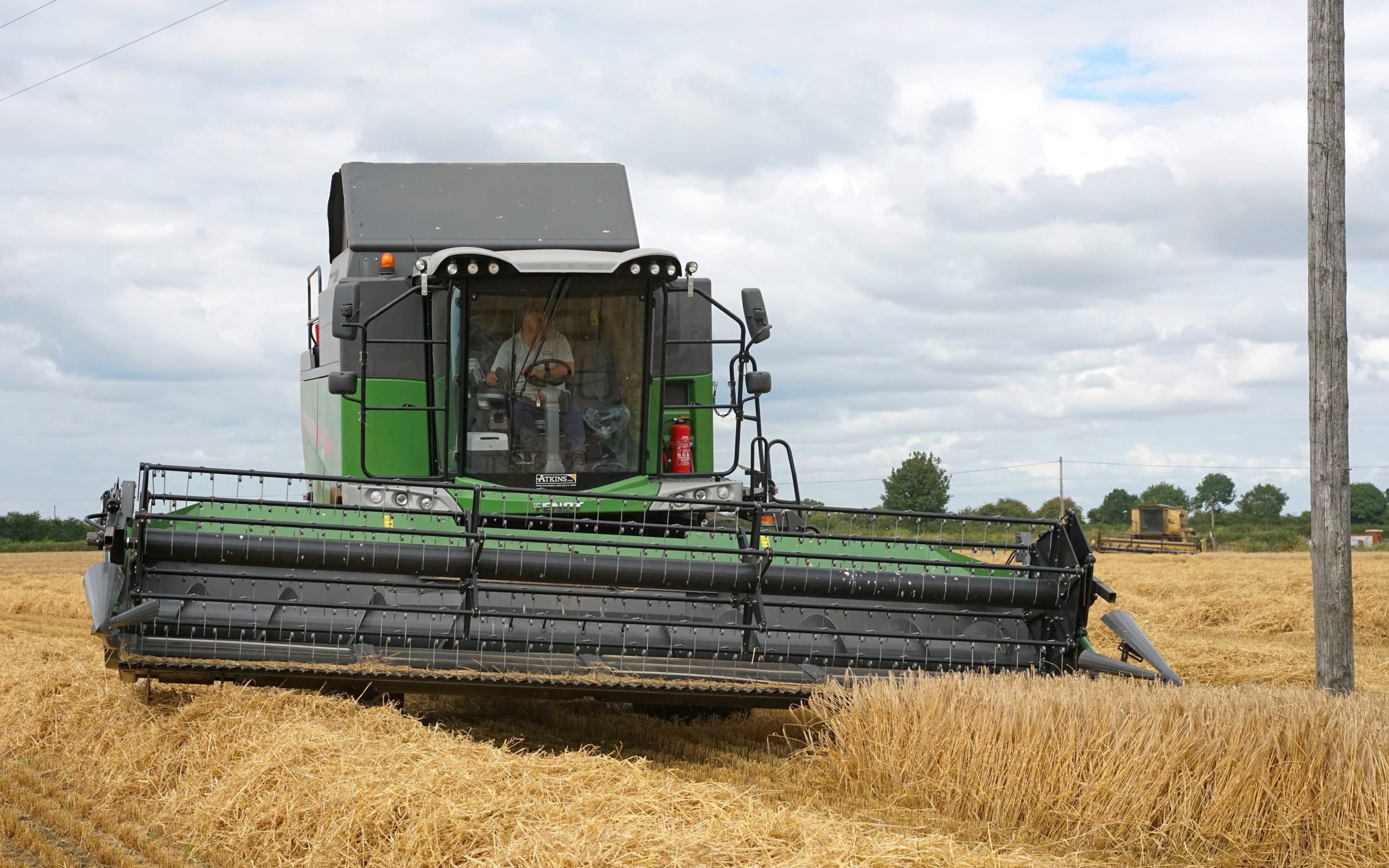 Tilting the table can help negoiate field obstacles without ingesting cut straw