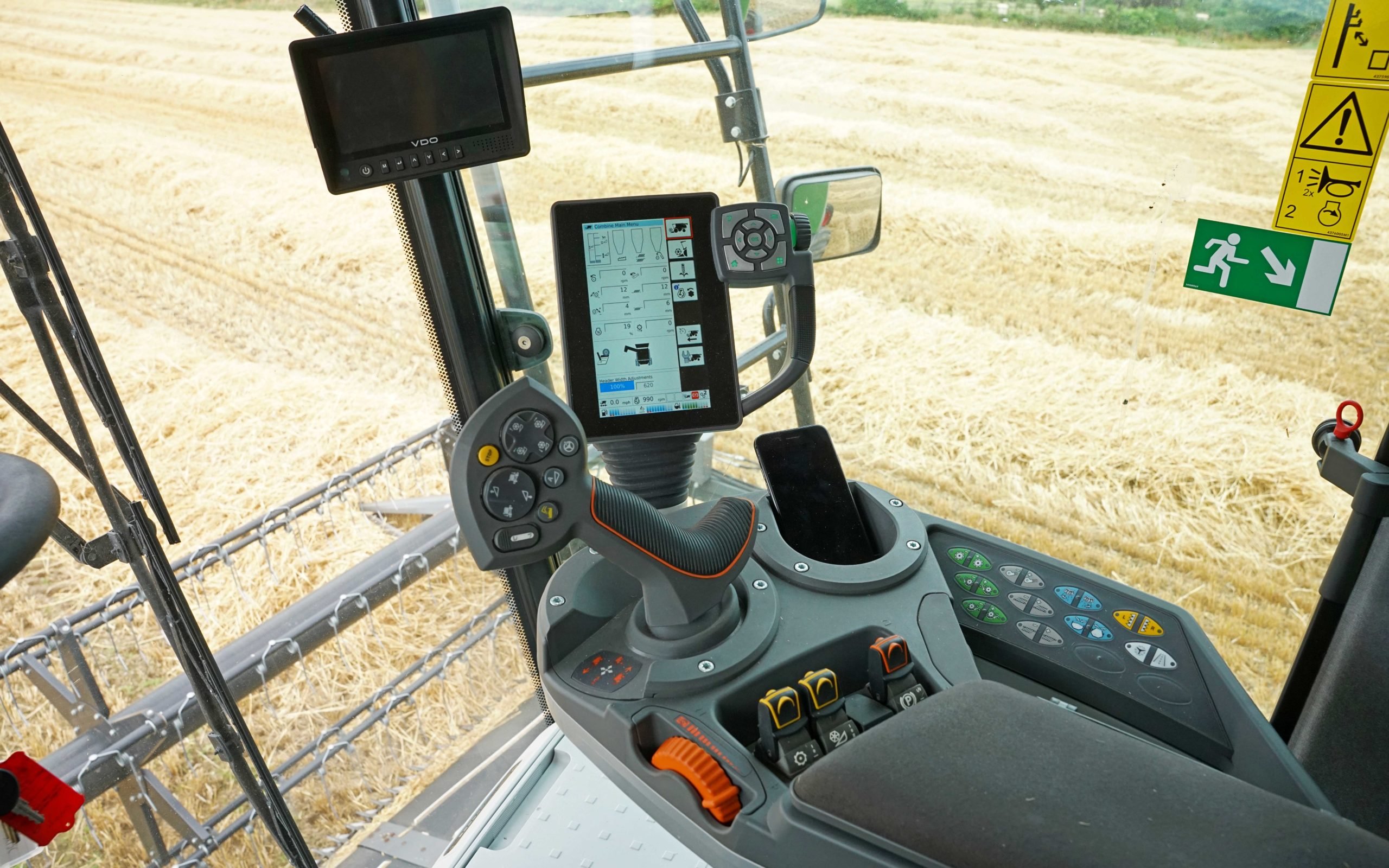 All the functions and settings can be controlled from the touch screen console and joystick