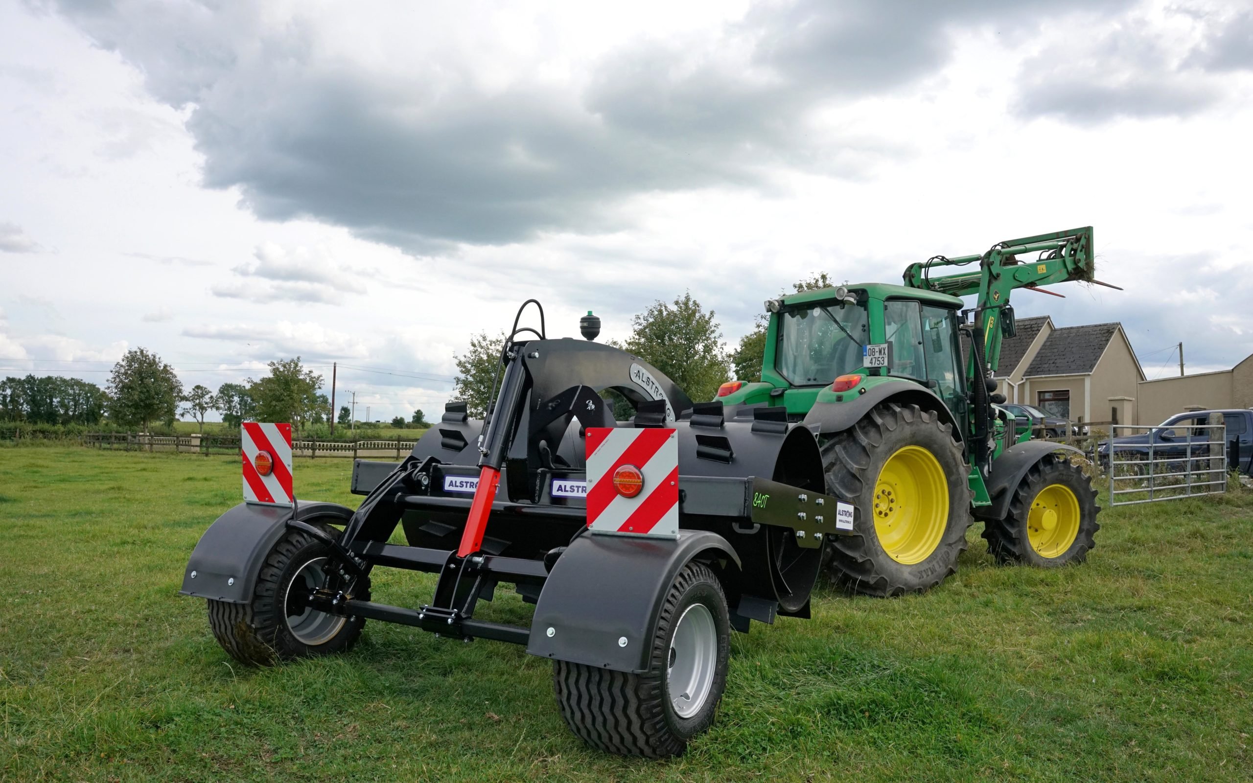 Transport width is reduced by using sheet steel for the frame rather than box section