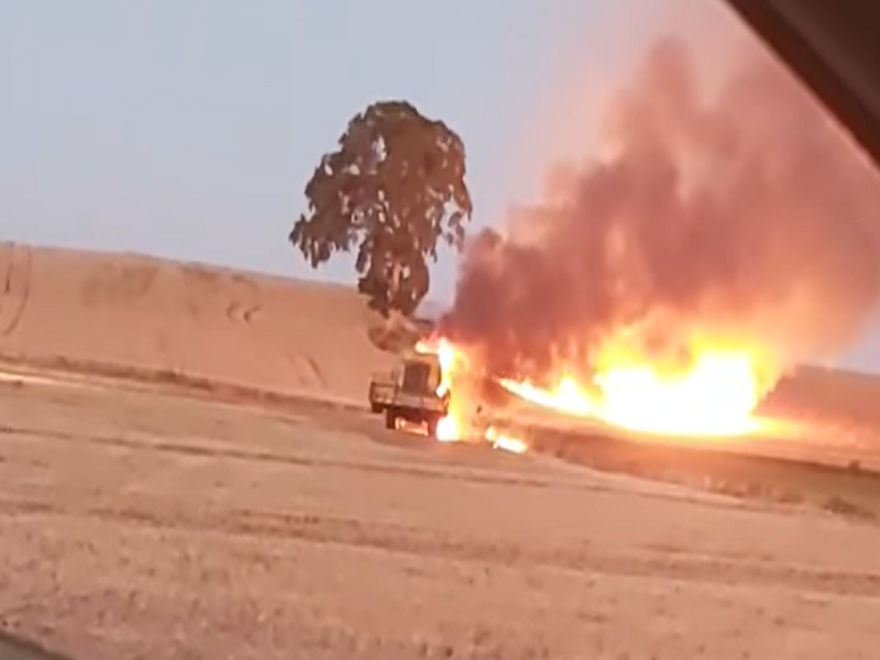 Combine harvester on fire in Co. Carlow. Source: Marcella Ní Maolruanaidh, It's All About Carlow Facebook group